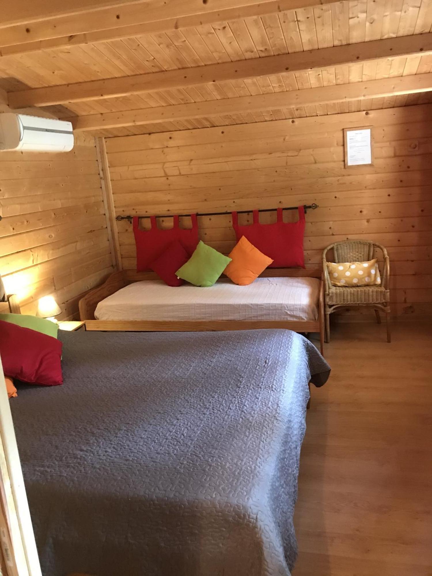 Mas De La Pinede Ex-Les Arbousiers Bed & Breakfast Bollène Стая снимка